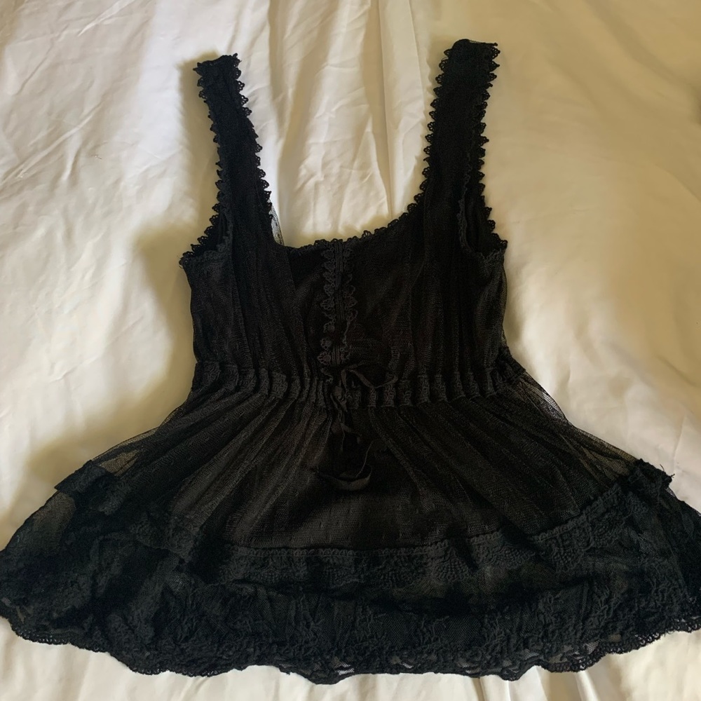 Adjustable lace black top.